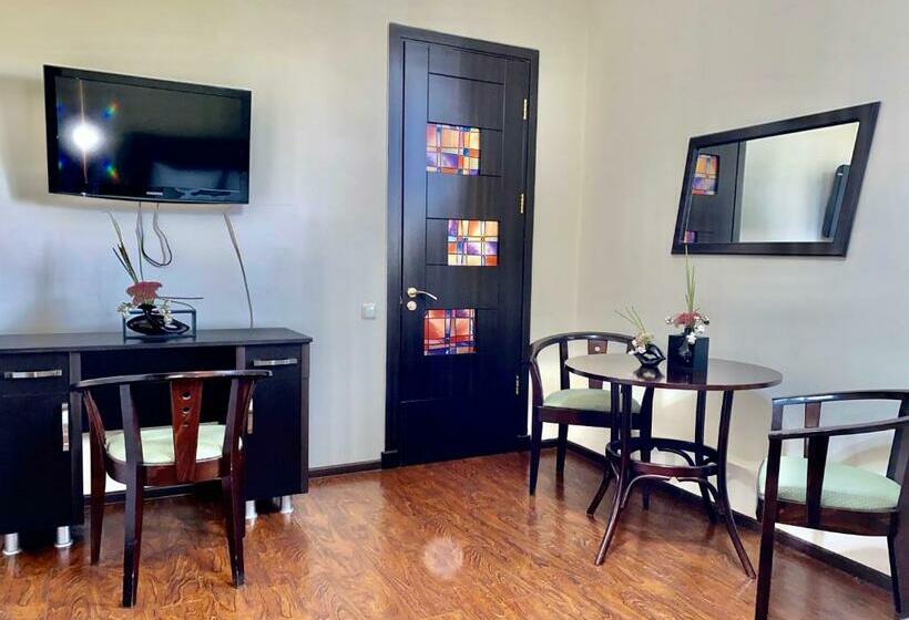 Chambre Economy, Parvana