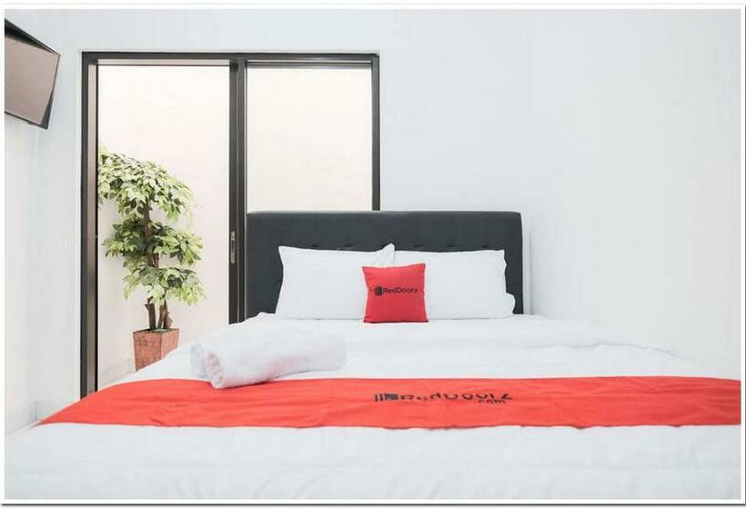 Номер Стандарт, Reddoorz Near Kota Tua 2