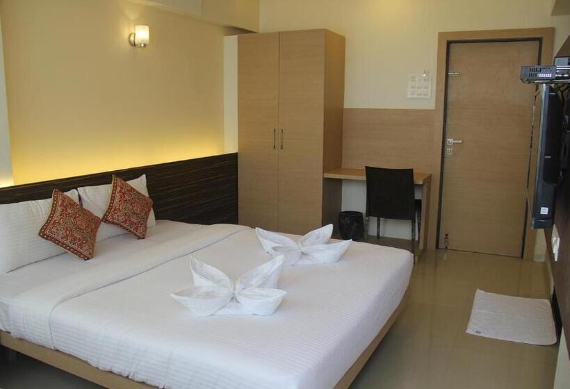 Номер Deluxe, Saiprasad Executive Solapur