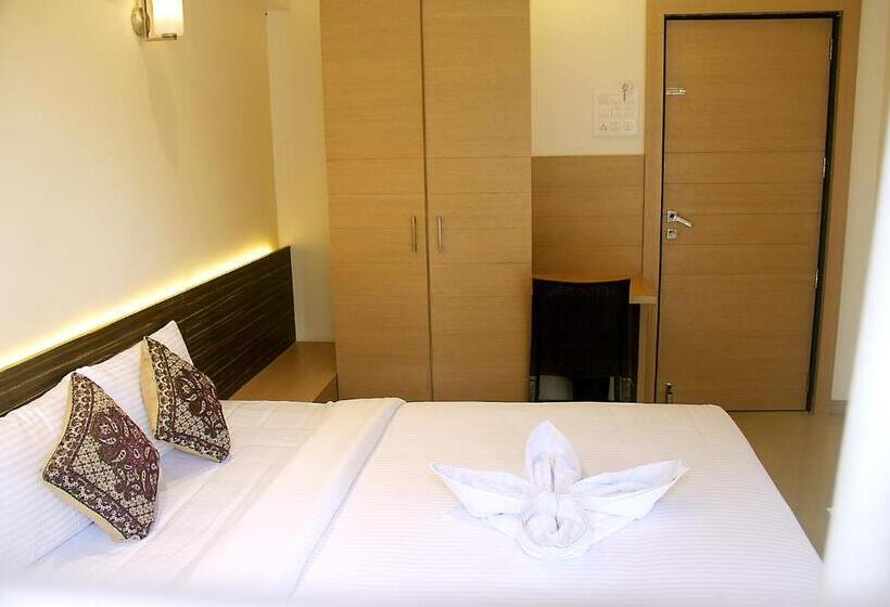 Номер Deluxe, Saiprasad Executive Solapur