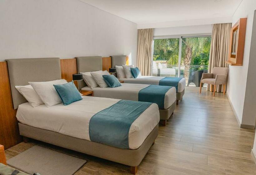 غرفة قياسية ثلاثية مزودة بشرفة, Lincoln Green Hotel And Spa   Argentina