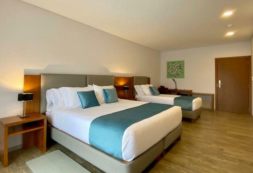 Трехместный Номер Стандарт с Балконом, Lincoln Green Hotel And Spa   Argentina