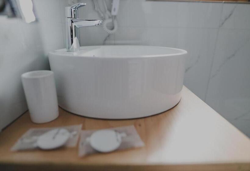 キングサイズベッドのスタンダードルーム, Altitude Guest House Ranca