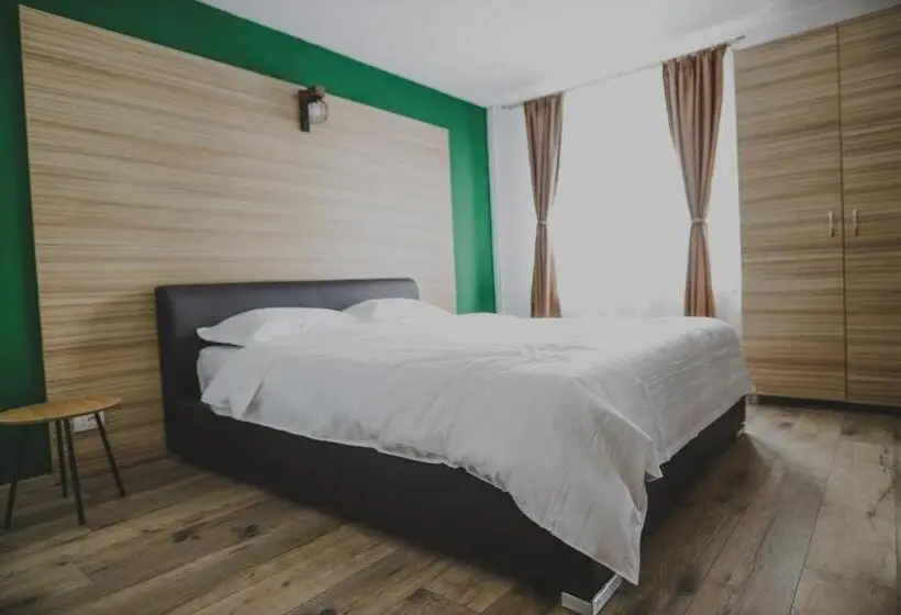 اتاق استاندارد سه نفره, Altitude Guest House Ranca