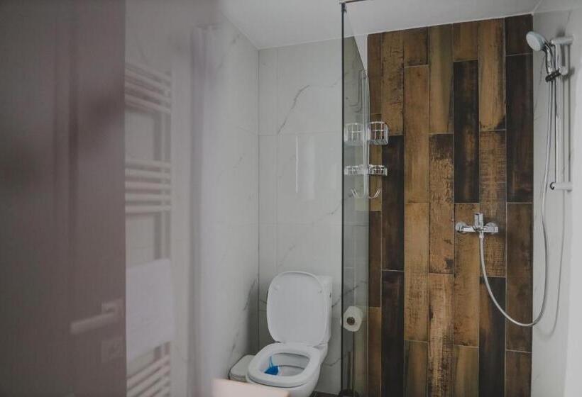 스탠다드 트리플 룸, Altitude Guest House Ranca