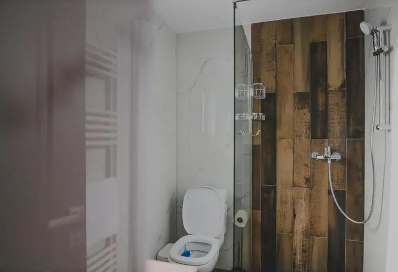 اتاق استاندارد سه نفره, Altitude Guest House Ranca