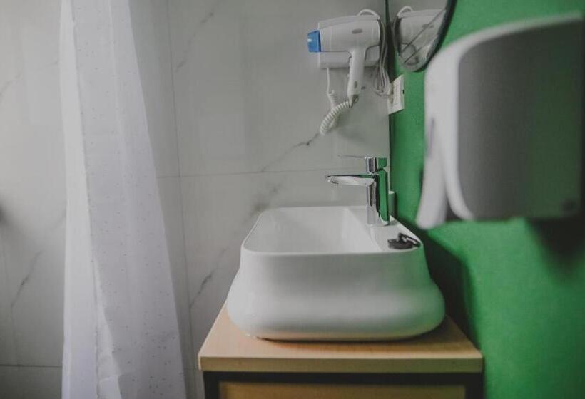 マウンテンビュースタンダードルーム, Altitude Guest House Ranca