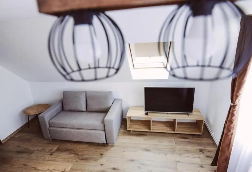 اتاق استاندارد چهار تخته, Altitude Guest House Ranca