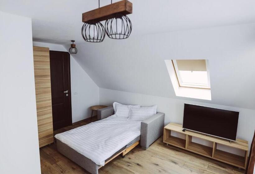 スタンダード４人部屋, Altitude Guest House Ranca