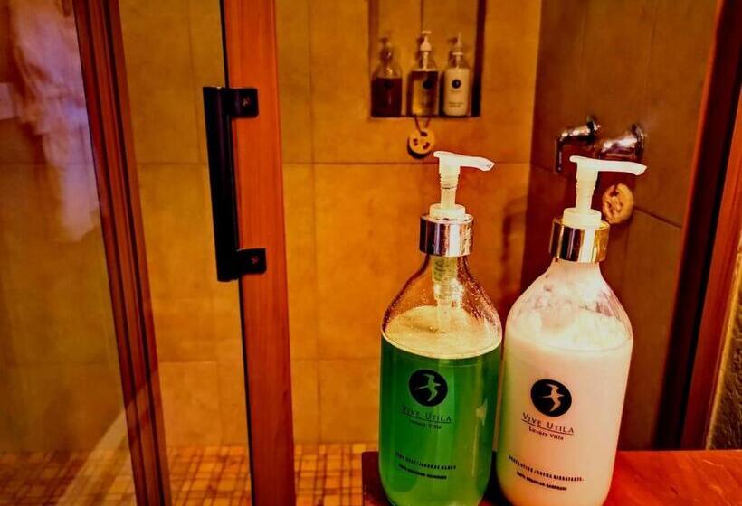 اتاق لوکس با تخت بزرگ, Vive Utila Bed & Breakfast