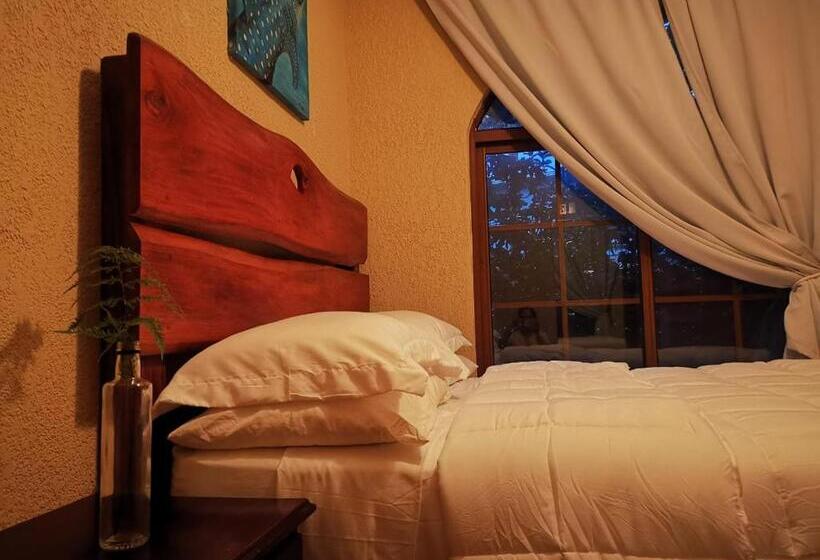 اتاق استاندارد با چشم‌انداز باغ, Vive Utila   Bed & Breakfast