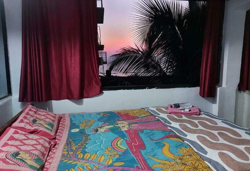 Camera Standard, Red Rock Arambol Beach