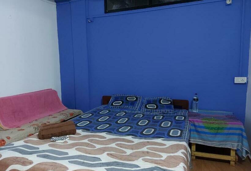 Camera Economy, Red Rock Arambol Beach