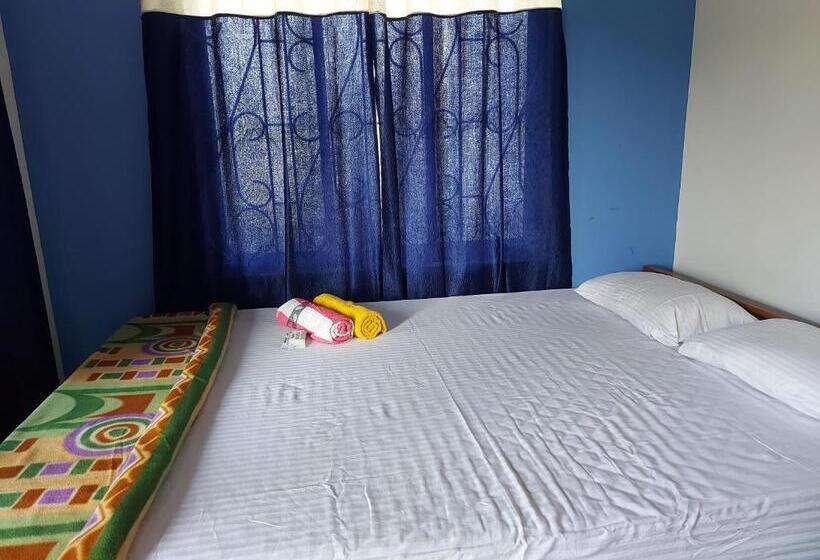 Camera Economy, Red Rock Arambol Beach