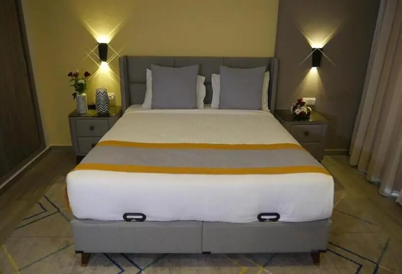 اتاق خانوادگی, Gardenia Boutique