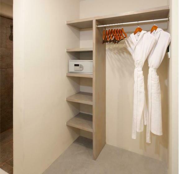 חדר דחוקס עם מיטת קינג, Naala Tulum