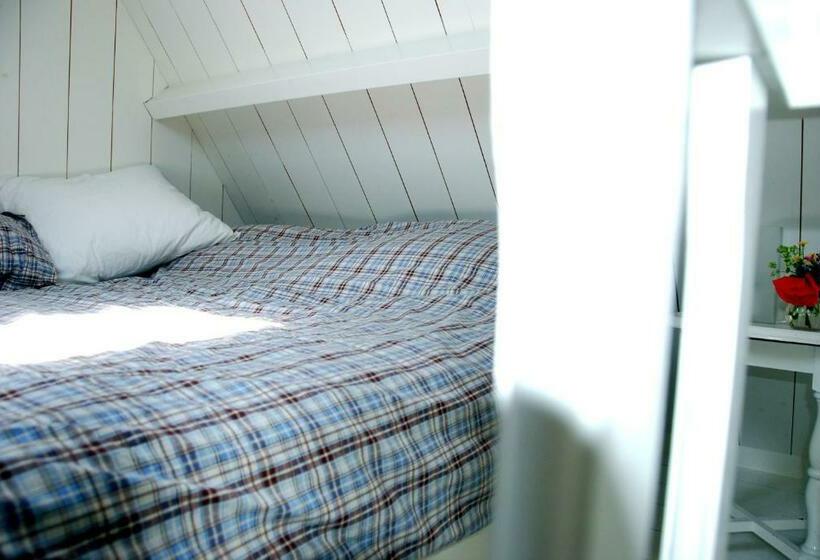 1间卧室的房子, Bed In Waterland