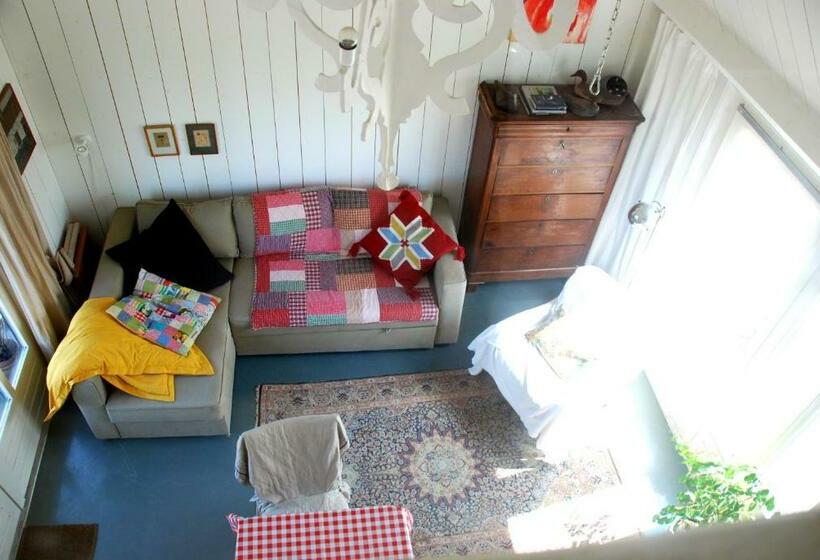 1间卧室的房子, Bed In Waterland