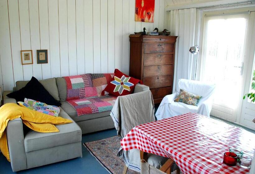 침실 1개 주택, Bed In Waterland