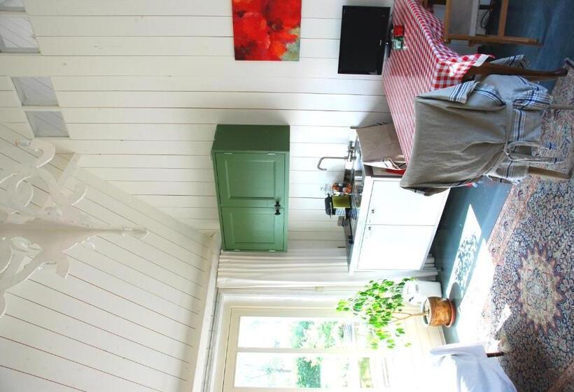 침실 1개 주택, Bed In Waterland