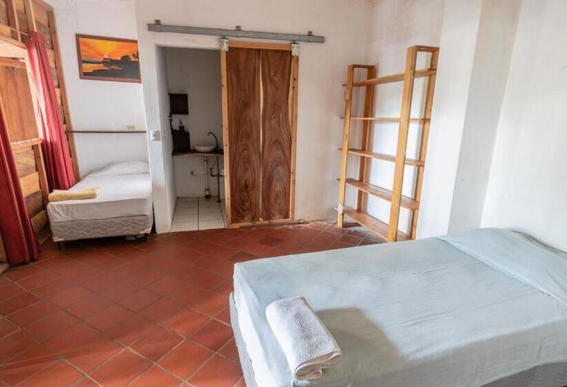 غرفة عائلية, Esencia Nativa