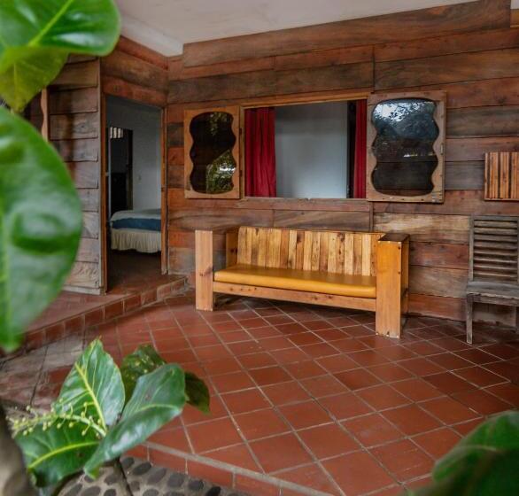 غرفة قياسية, Esencia Nativa