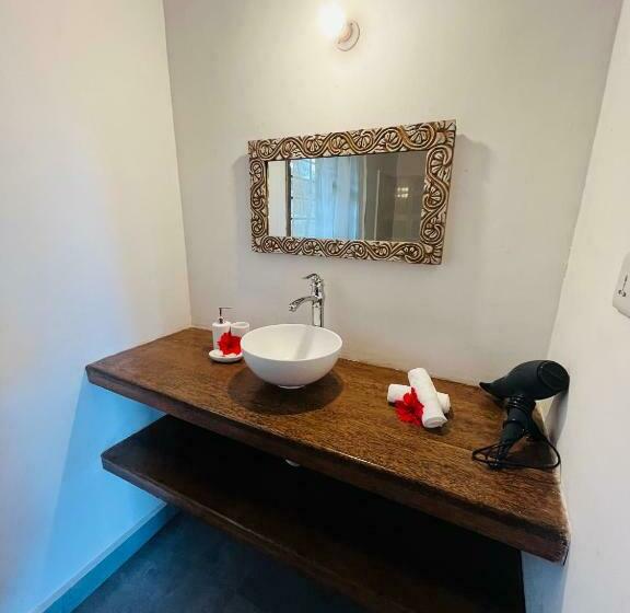 デラックスバンガロー, Miti Beach Bungalows