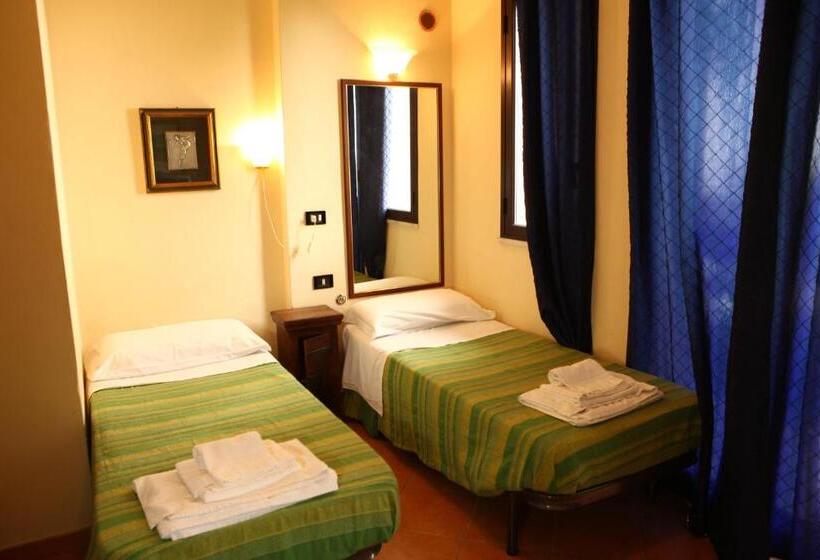 سوئیت مدیریتی 2 خوابه, Art Lincoln