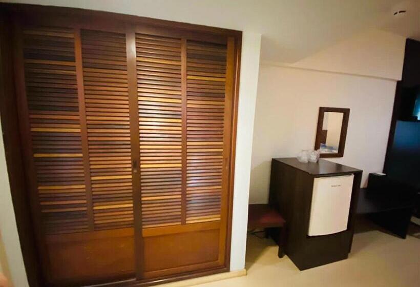 豪华三人间, Aquarius Selva