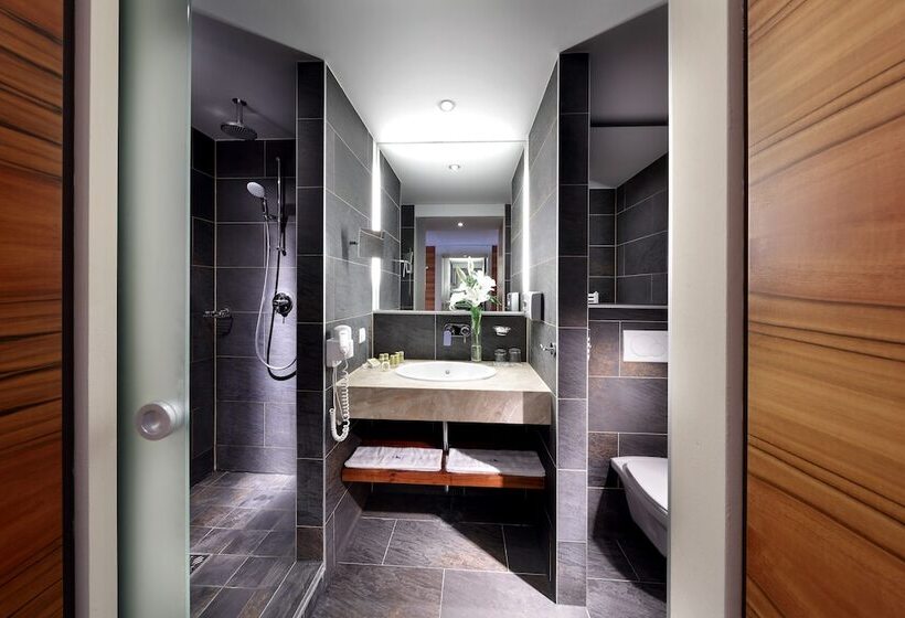 اتاق استاندارد سه نفره, Eurostars Embassy