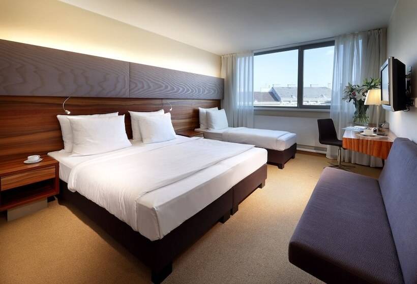 اتاق استاندارد سه نفره, Eurostars Embassy