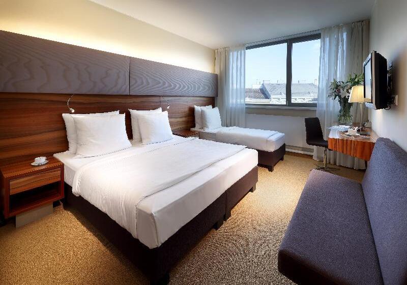 اتاق استاندارد سه نفره, Eurostars Embassy