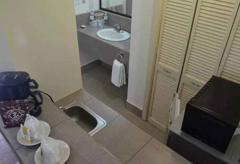 سوییت جونیور, Hafersons Inn Hotel & Suites