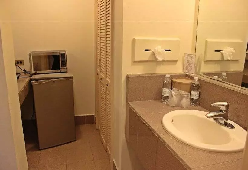 سوییت جونیور, Hafersons Inn Hotel & Suites
