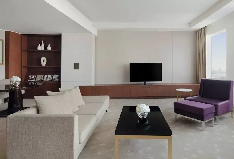 クラブスイート, Intercontinental Dubai Festival City, An Ihg