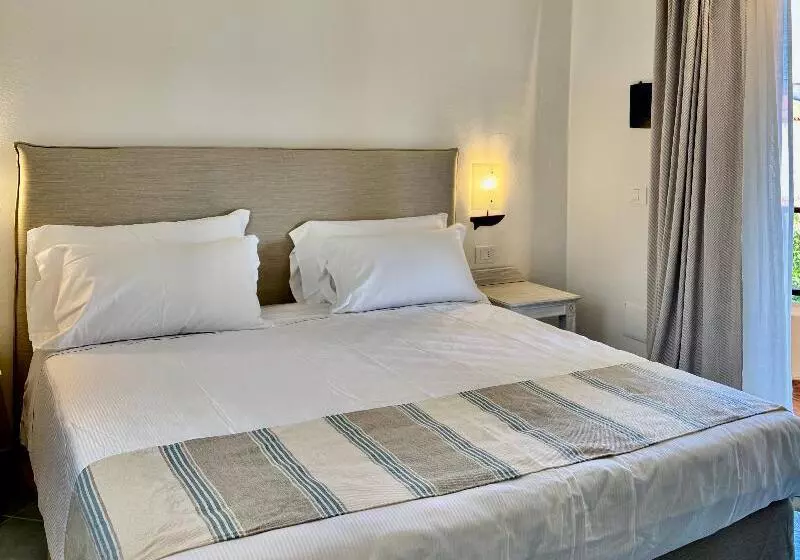 キングサイズベッドのスタンダードルーム, Intercontinental Dubai Festival City, An Ihg