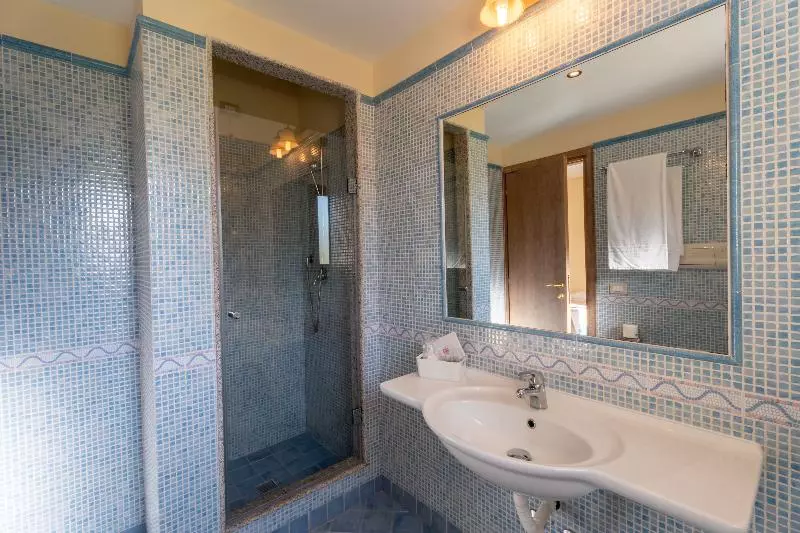 キングサイズベッドのスタンダードルーム, Intercontinental Dubai Festival City, An Ihg
