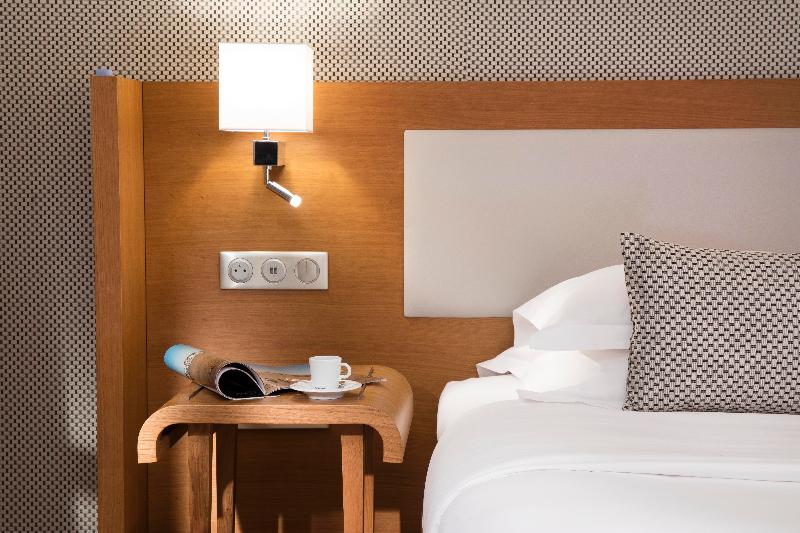 デラックスルーム, Le Six