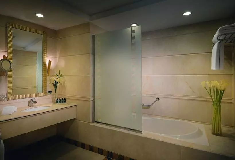سوئیت پرزیدنت, Mövenpick Hotel Qassim