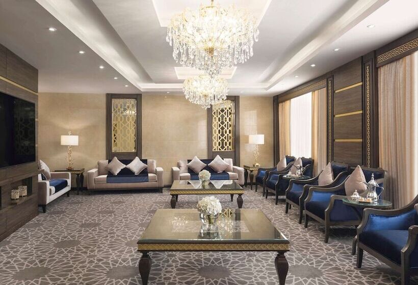 皇家套房, Mövenpick Hotel Qassim