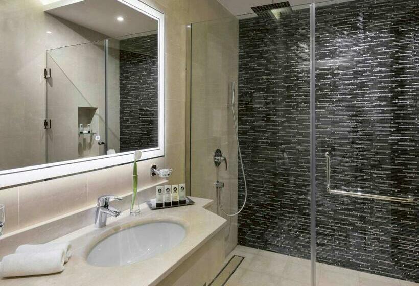 带双人大床的行政管理套房, Mövenpick Hotel Qassim