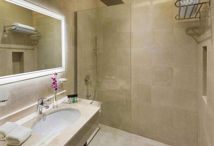 Люкс Deluxe Кровать Кинг, Mövenpick Hotel Qassim