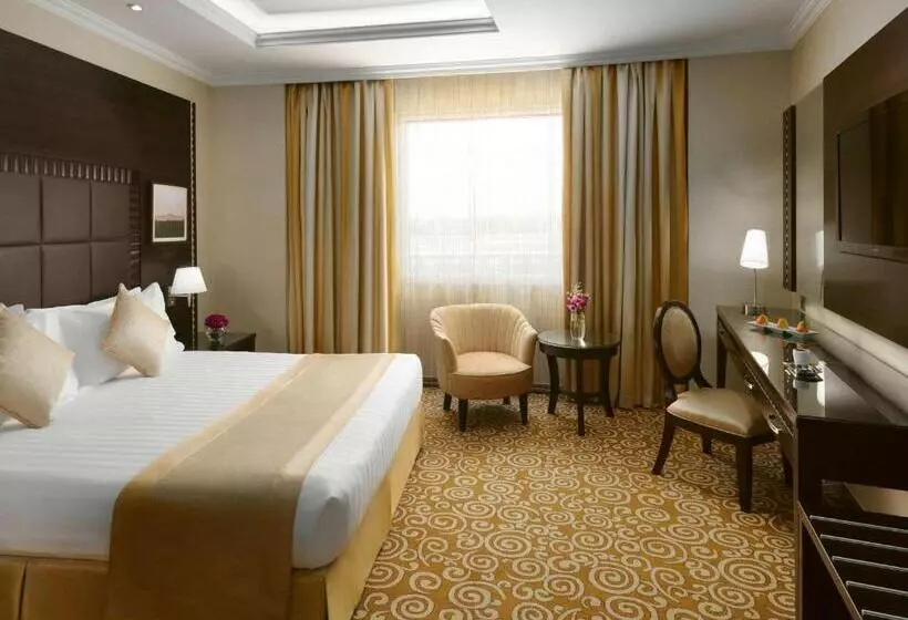 Deluxe Suite King Bed, Mövenpick Hotel Qassim