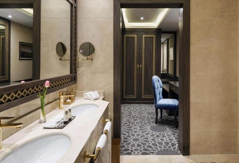 Королевский Люкс, Mövenpick Hotel Qassim
