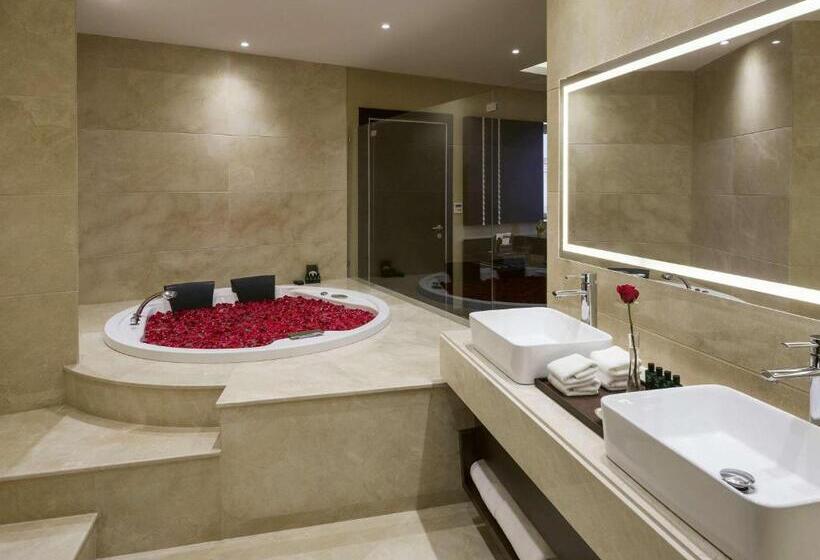 Люкс, Mövenpick Hotel Qassim