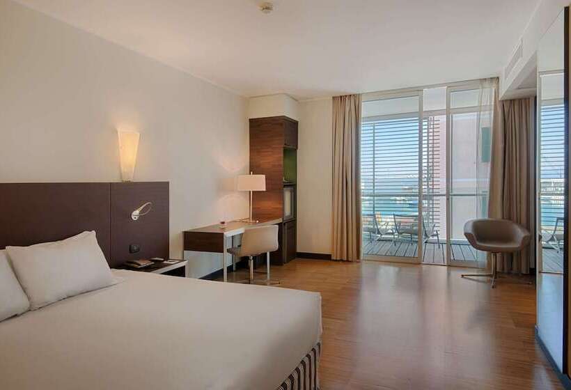 سوییت جونیور, NH Savona Darsena