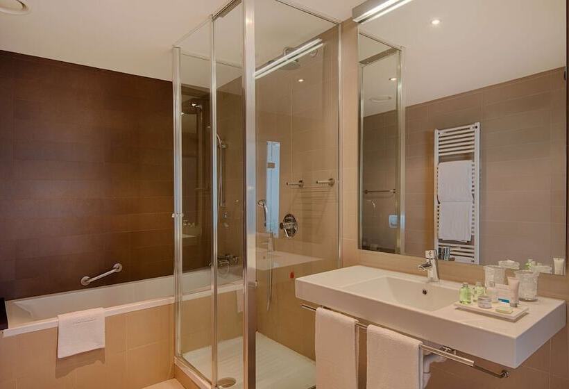 اتاق خانوادگی, NH Savona Darsena