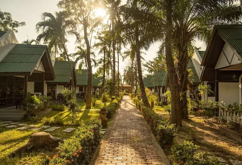 اتاق استاندارد با چشم‌انداز باغ, Southern Lanta Resort