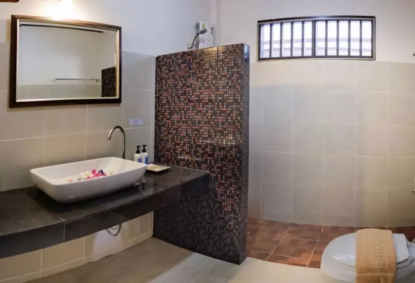 اتاق استاندارد با چشم‌انداز باغ, Southern Lanta Resort
