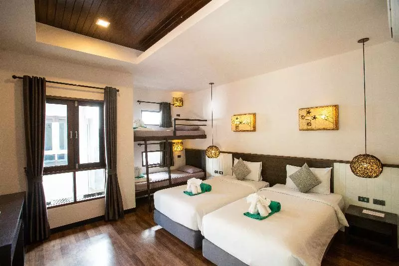 اتاق لوکس خانوادگی, Southern Lanta Resort